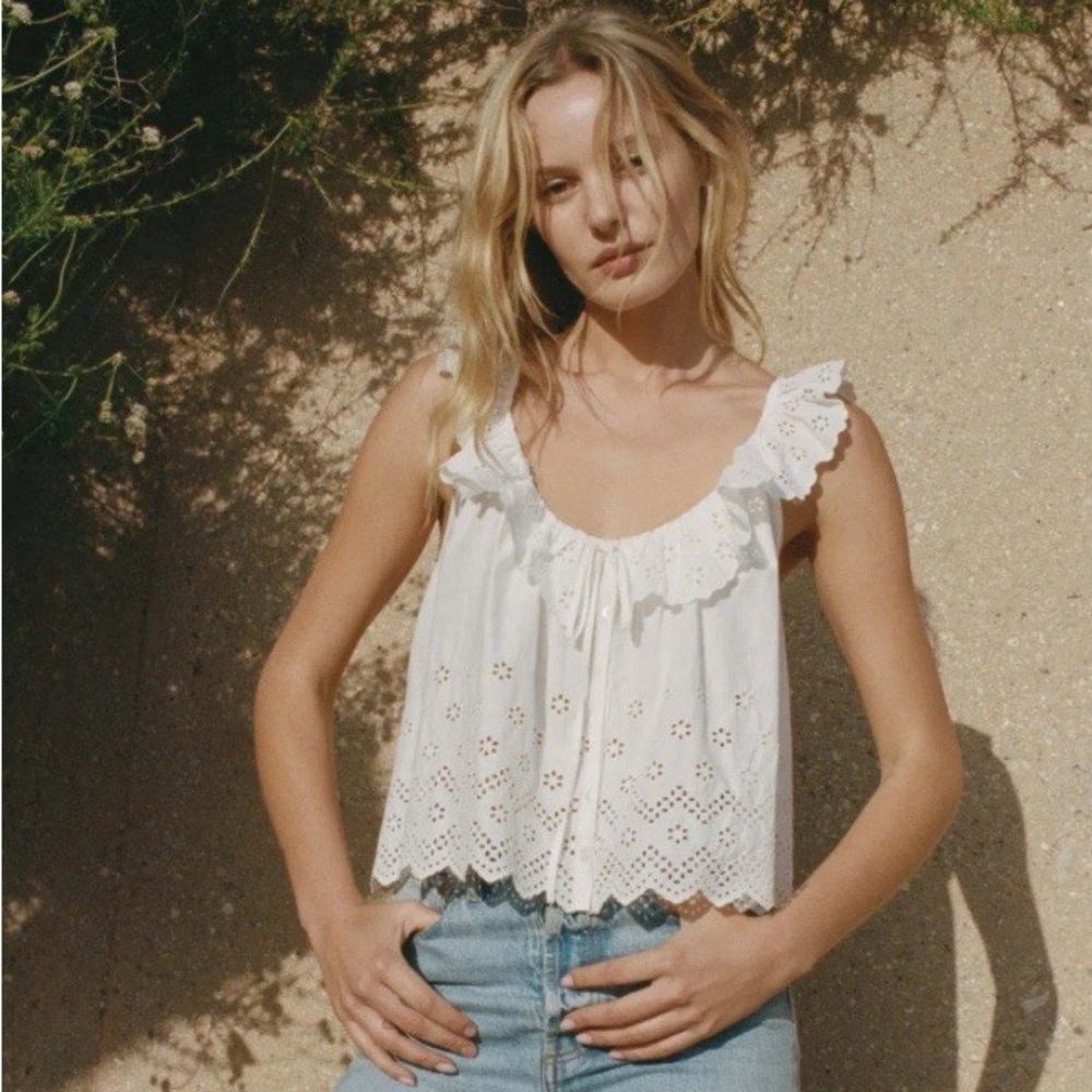 Dǒen Nella White Eyelet Ruffle Top